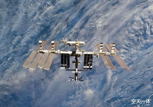 空间站 神舟十三飞船刚发射，CNN又酸了，指责中国空间站使用中文标识？