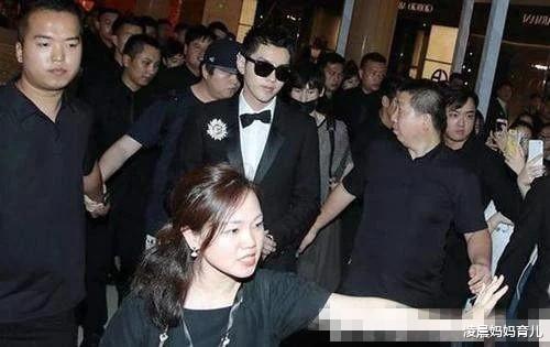 凌晨妈妈育儿|吴亦凡走到今天是必然？网友：看完他的成长经历，或许就懂了