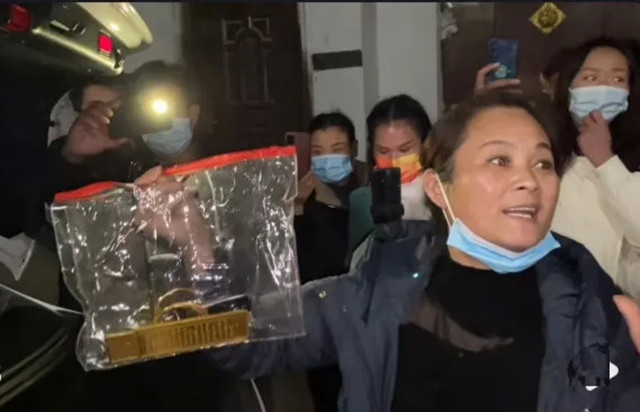 陈亚男|陈亚男母亲登门退还彩礼，金额数目令人咋舌，陈亚男开直播状态差