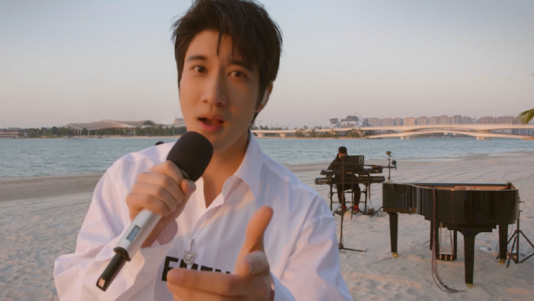 王力宏|有颜任性！45岁王力宏扎脏辫庆生，满脸络腮胡子神似犀利哥，偶像包袱掉一地