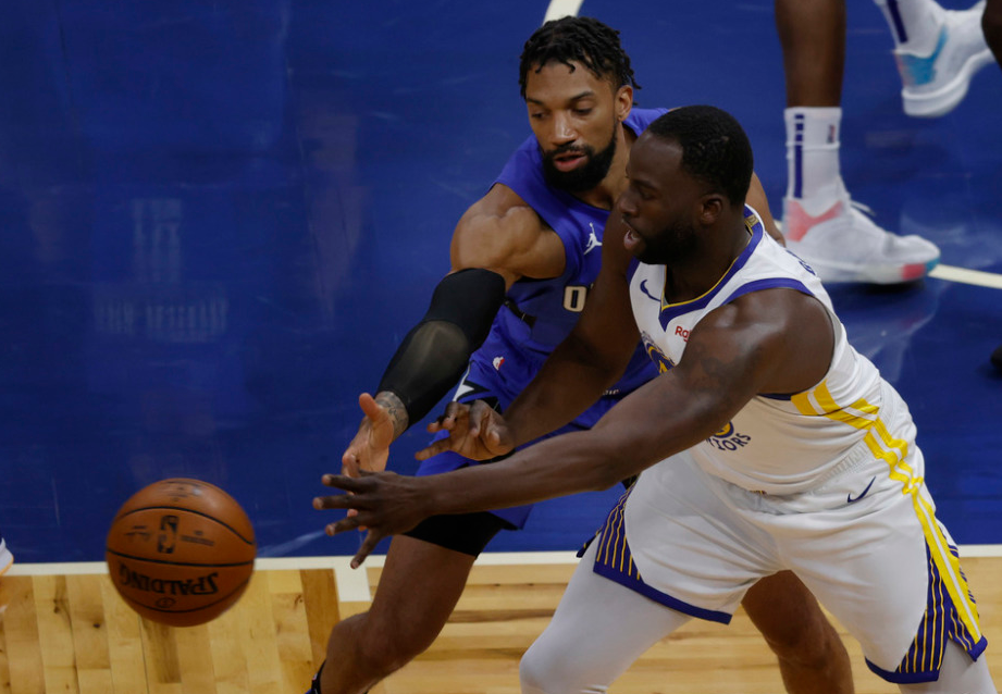 籃網(wǎng)隊|30+16+10！武切維奇爆錘勇士，庫里最后1分鐘6分仍難救主：怒踢牙套！