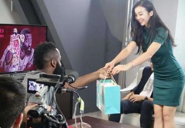 運動|揭秘NBA女記者張曼源是何來歷？究竟是花瓶，還是有能力的記者？