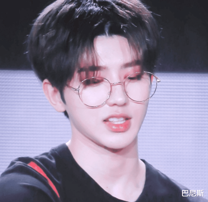 明星|男星为了变白，涂粉底比女星涂得还白还厚，身为黄皮肤委屈他们了