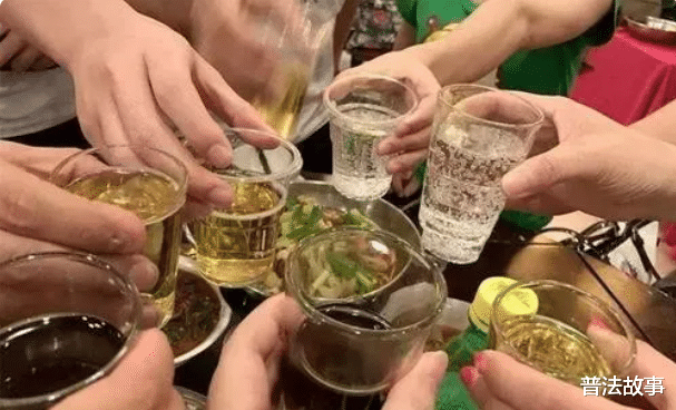 湖北发生惨烈车祸,3名行人被车撞倒导致两死一伤,司机酒驾
