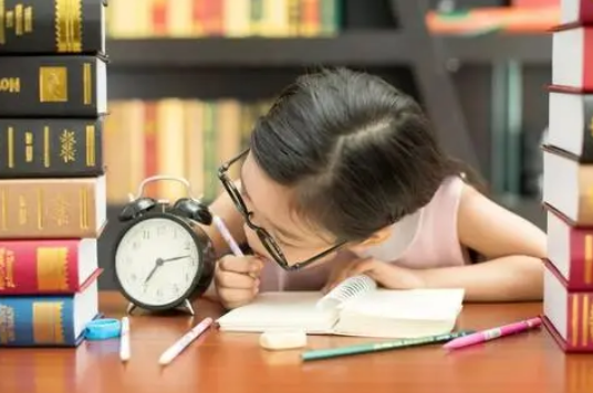 林茜文|孩子从小就拖拉,不妨用这些方法让他学会果断