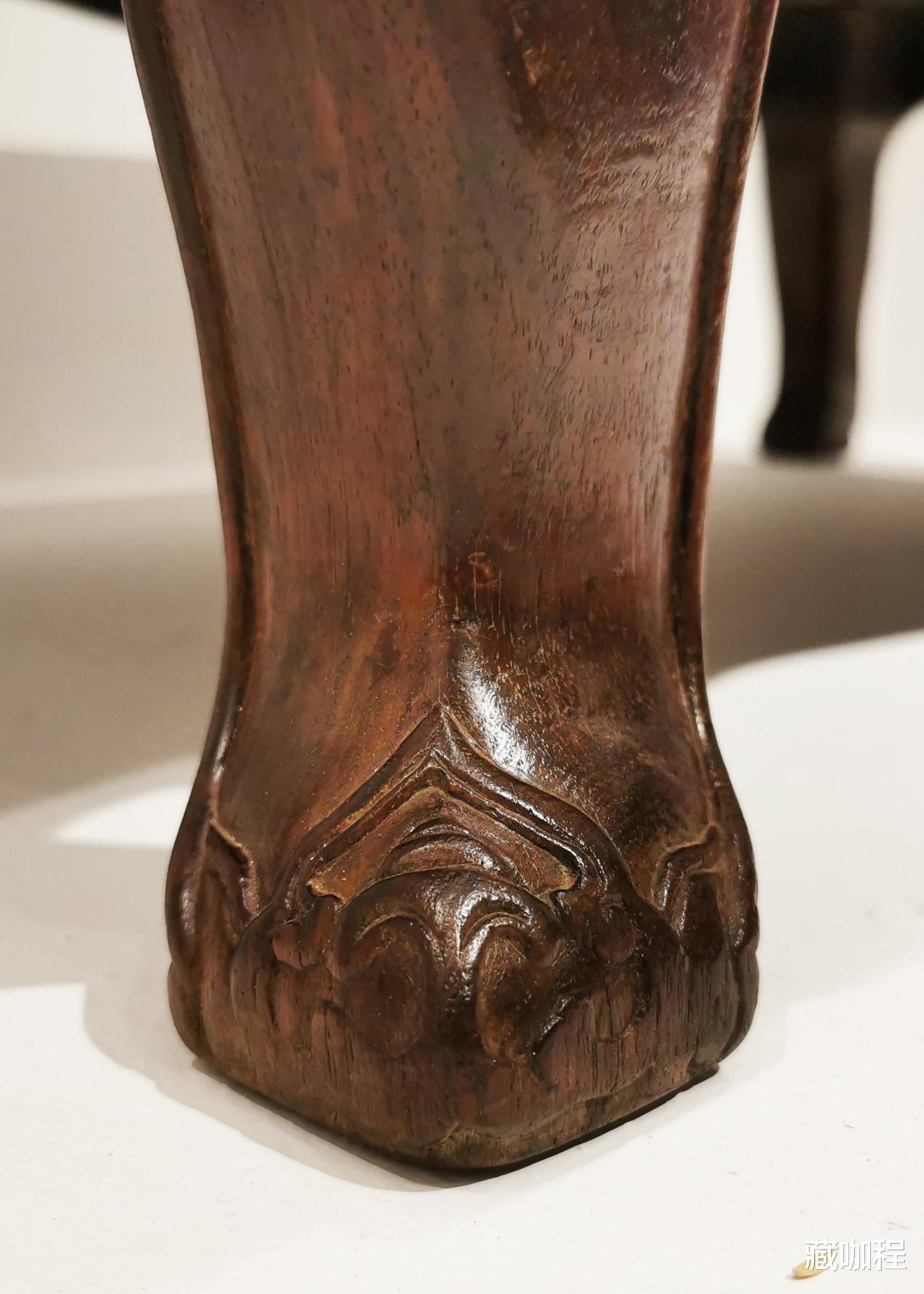 |颜色深、油性足,清黄花梨炕桌57.5万成交