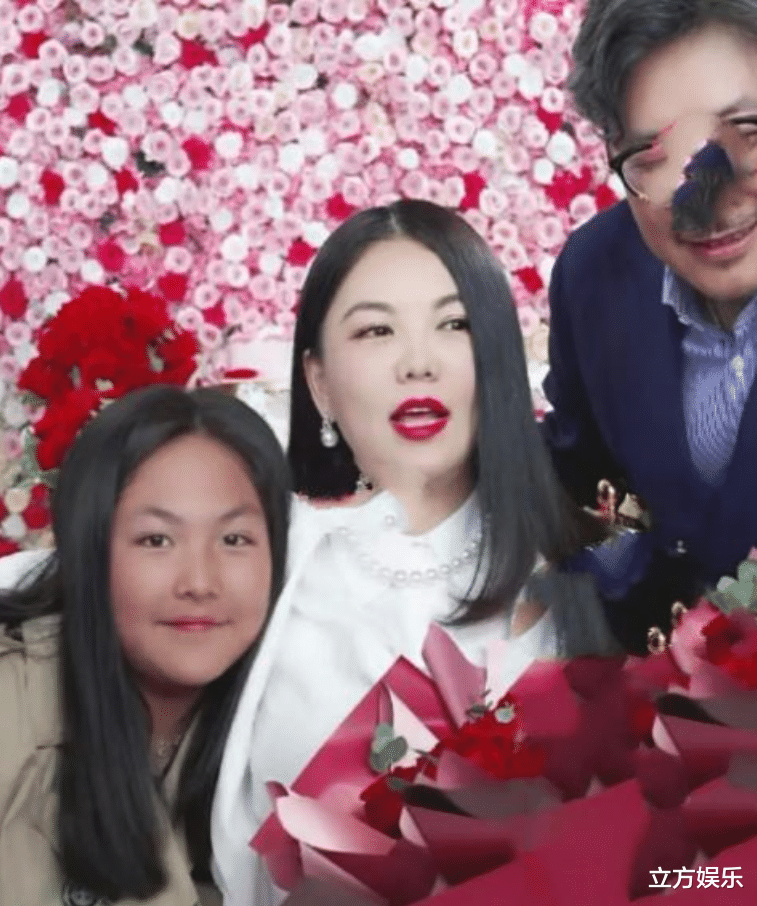 王诗龄|李湘带王诗龄捞金，11岁女儿黑成炭，这和张哲瀚玩同款运动晒的？