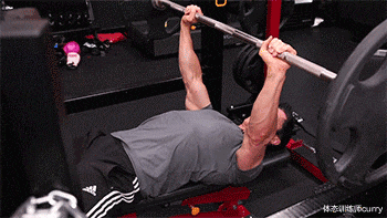 胸肌|只需1个徒手自重动作，立马提高「卧推」表现、还能预防伤病！