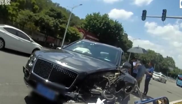 明儿说小 广东三轮车闯红灯撞上300万豪车，男子一言不发，别再说弱势群体