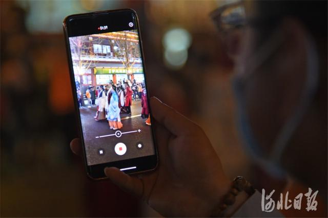 河北新闻网 河北正定：30余项文化活动带火假日古城游