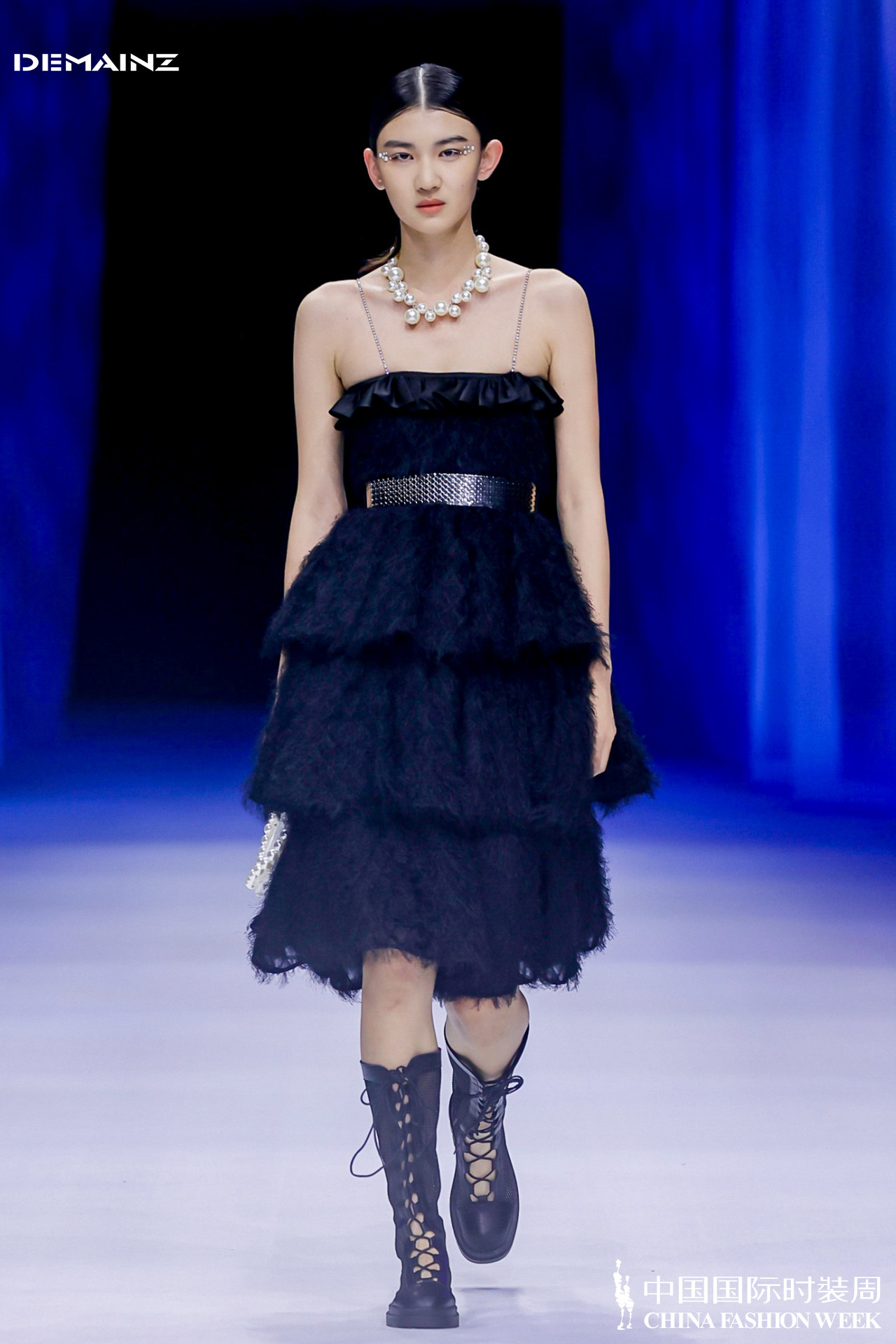 魔都时尚生活|陈志华·DEMAINZ地缦《幻醒》2022春夏时装周圆满发布|尚赋