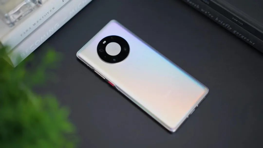 spring|苹果也不保值了，iPhone 13系列最高直降600元，还得看华为