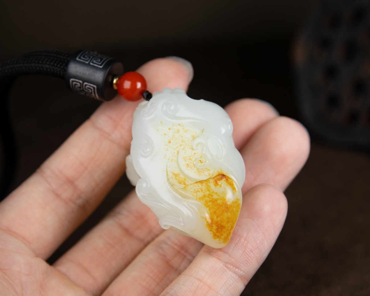 和田玉籽料|怎么盘玩和田玉籽料，才能让料子温润细腻，油性十足？