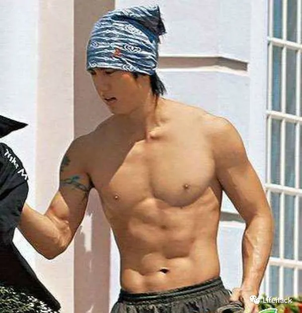 吴尊|42岁吴尊把同学熬成爹，网友：不老男神