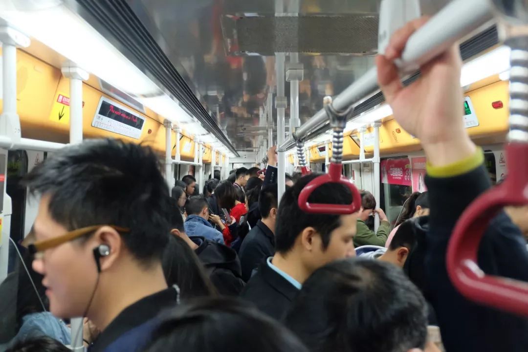 上海市|上海租房太贵？95后女孩跨省上班，网友：通勤时间竟然比我的短