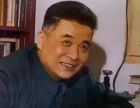 奶豆说育儿|民族英雄邓稼先,因辐射导致内脏受损,疼痛难忍在妻子的怀中离世