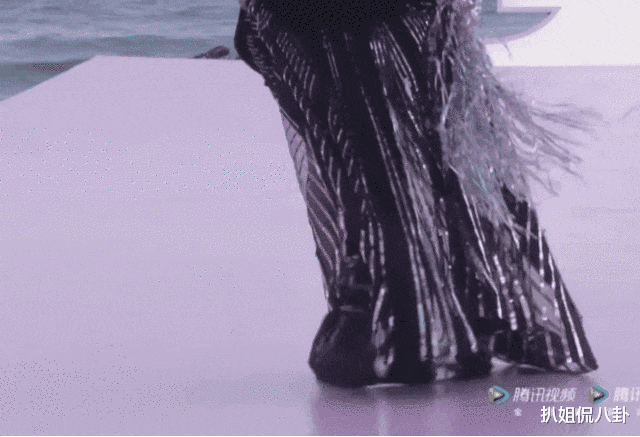 迪丽热巴|GQ红毯：迪丽热巴艳压baby，关晓彤最土气，杨天真承包所有笑点