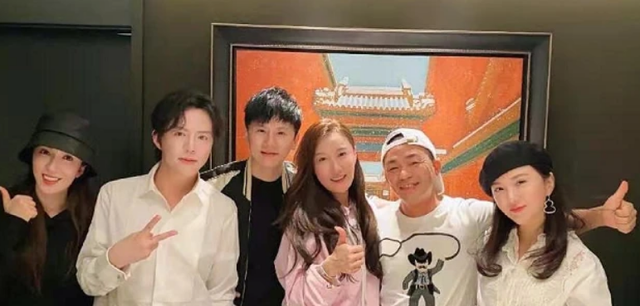 韩雪|《唐探3》票房超16亿，陈思诚佟丽娅与圈中大佬聚会，破婚变谣言