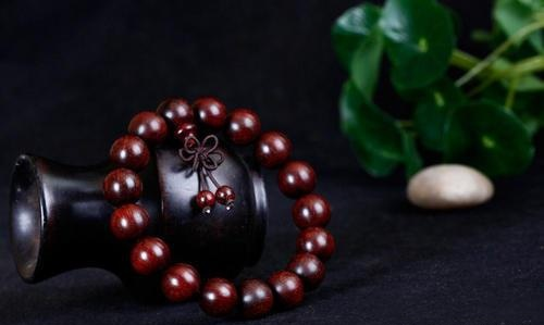 小叶紫檀|小叶紫檀“6大怕”，如果你佩戴小叶紫檀手串，请远离这6大克星