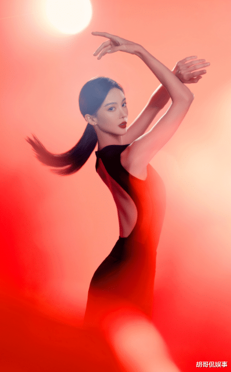 泰坦尼克号|金晨光脚跳舞燃炸全场，身材曲线简直绝了网友：女神太美了