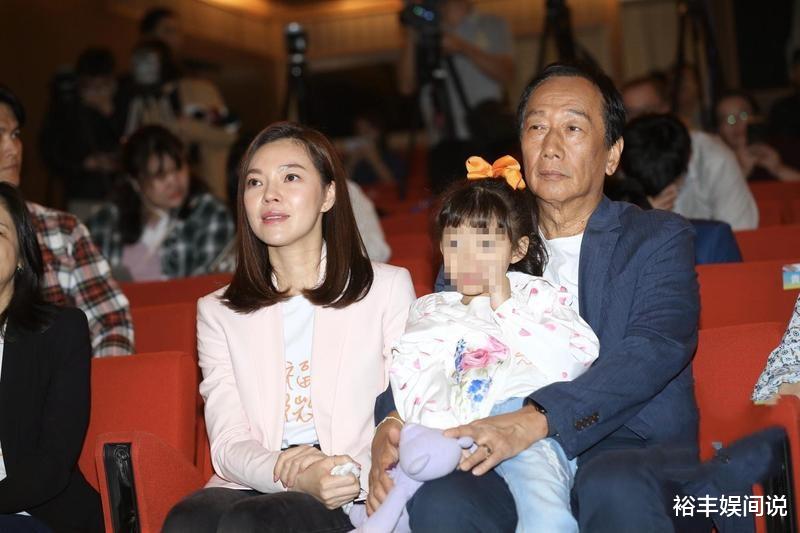 曾馨莹|富士康老板娘曾馨莹47岁生日!一众名媛齐聚,寿星近照仍显冻龄