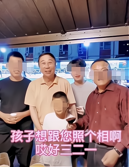 冯巩|64岁冯巩饭局私照流出，打脸多少人：你高高在上的样子真的很丑