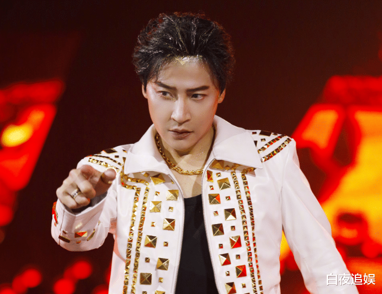 陈志朋|50岁陈志朋被指撞脸张国荣，减肥后不穿奇装怪服，连路人都说帅