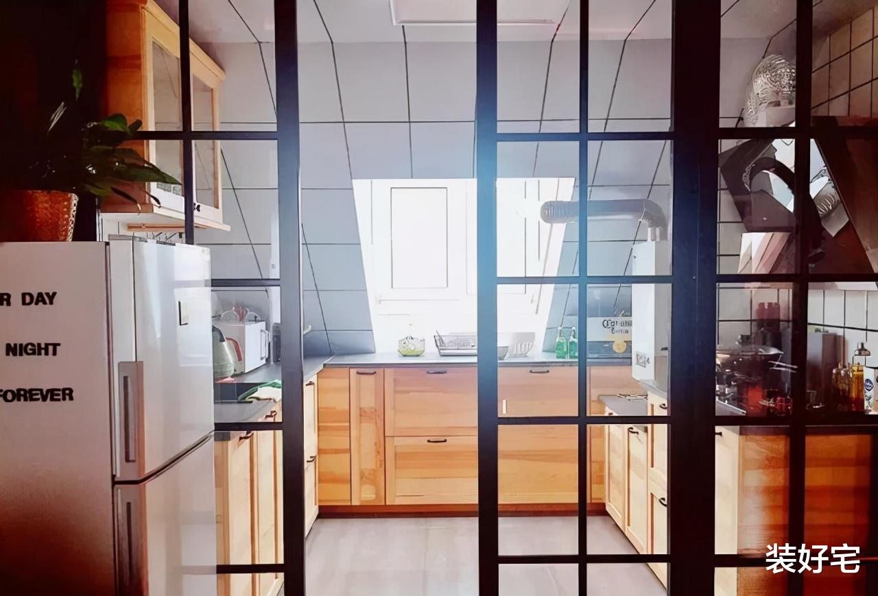 厨房的玻璃推拉门,已经过时了,聪明人都这样做,你还不知道吗?