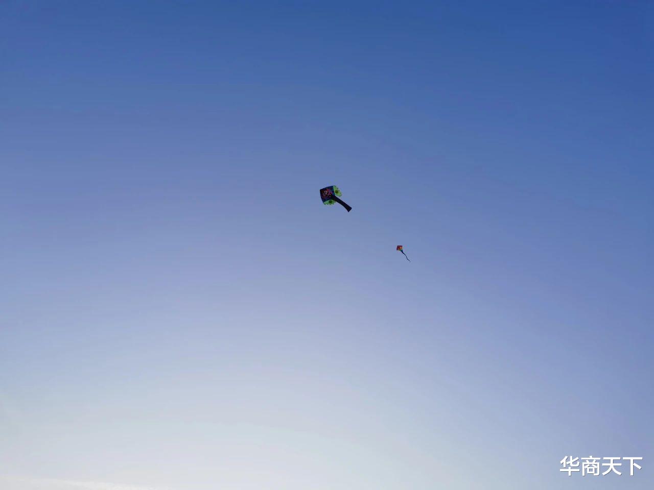 华商天下 仰望星空下的疑惑：我们穷尽一生，究竟在追求什么？