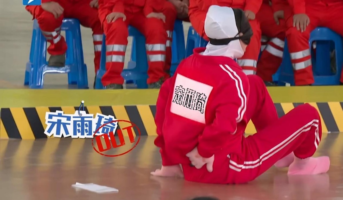 白梦妍|《跑男》收官，老秦鼻孔抢戏，裤子被粘掉，宋雨琦都不忍直视他