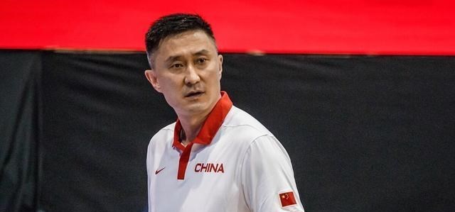 吴有情聊|2：0中国男篮两战皆负，提前回家，杜锋国家队首秀你给他打几分？