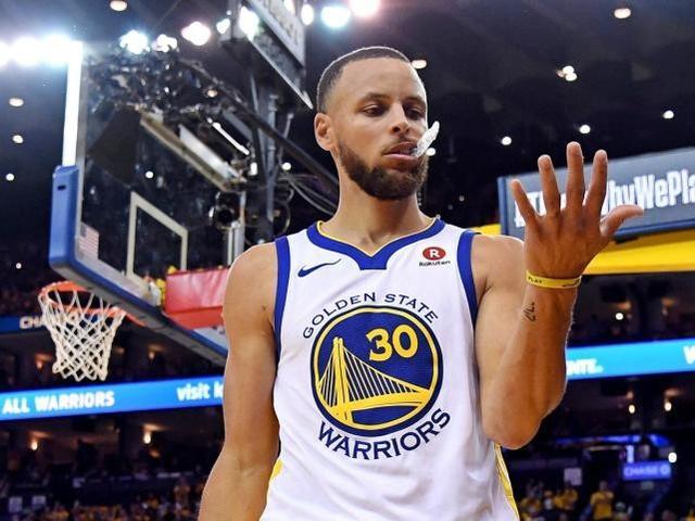 勒布朗·詹姆斯|威少:我年收入5810万,库里:我7440万,詹姆斯:麻烦让一让