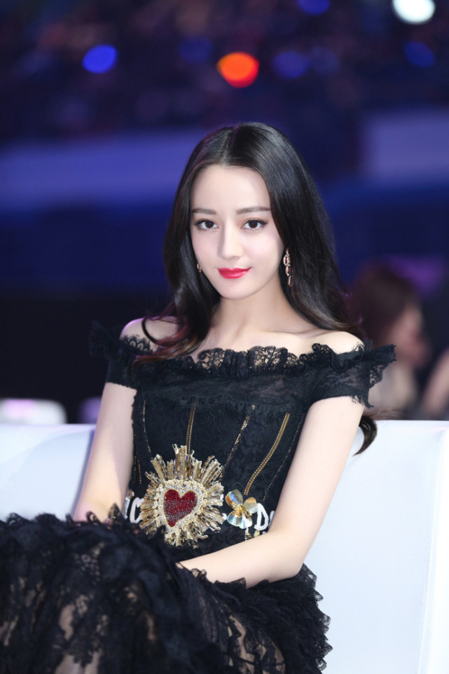 迪丽热巴|全球美人谱第四期：迪丽热巴的身材有多火爆，还叫她胖迪吗？