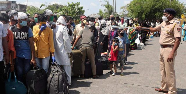 软软够可爱|印度“千万大军”：即将奔赴恒河取水朝圣，当地人普遍不戴口罩