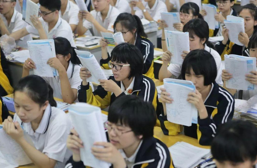 发型|初中生“发型标准”公布,男生要求平头,女生看完无法接受