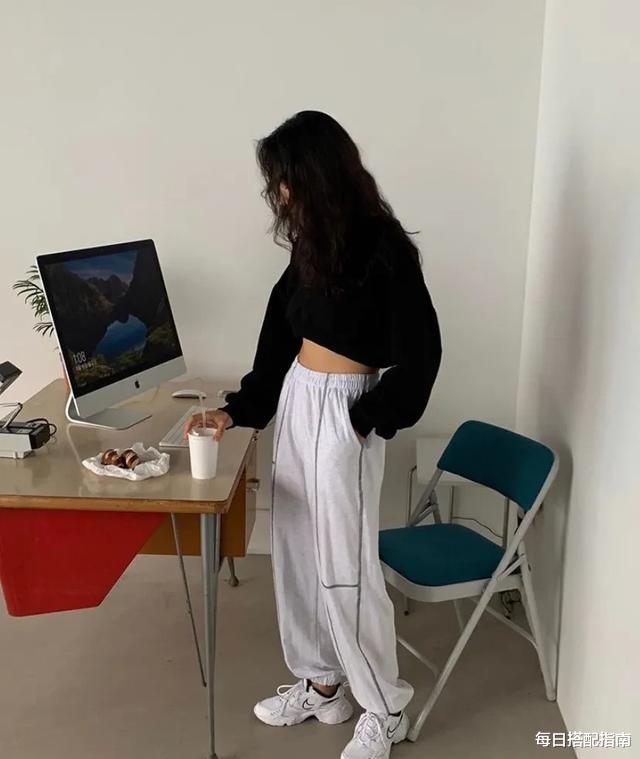 职业教育|日常穿搭简约随性就好，舒适时髦的早秋穿搭，上班、约会都能穿
