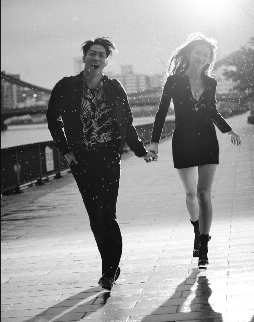 林志玲|林志玲晒与丈夫Akira恩爱写真，庆祝结婚2周年，雨中共舞超浪漫