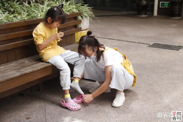 年轻妈妈坚持为患病女儿治病遭丈夫反对,被迫离婚后独自带女