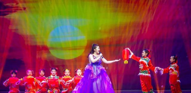 白衣少年啊 临汾同盛实验中学载歌载舞闹元宵,携手犇向新征程