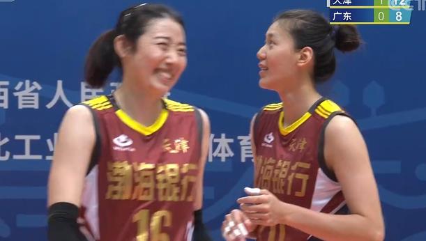 天津队|积分榜有变：天津女排3-0+6连胜强势登顶，李盈莹笑得灿烂，真稳
