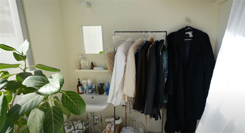 日本小哥蜗居7㎡公寓，吃住全在浴缸里？网友：这还没我家阳台大