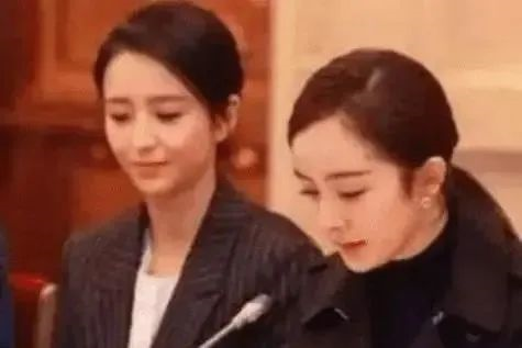 天生丽质|人民大会堂规定不许化妆，明星天生丽质是假象，看到胡歌你敢认？