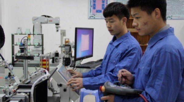 发型|应届生身份很珍贵，不仅企业青睐还有很多补贴，学生不要随意挥霍