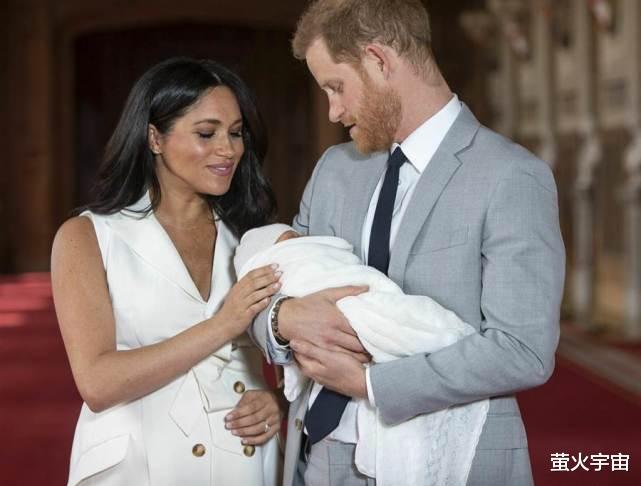 欧美明星|梅根终于公布女儿莉莉贝特照片：莉莉贝特露出真面目，哈里穿破裤