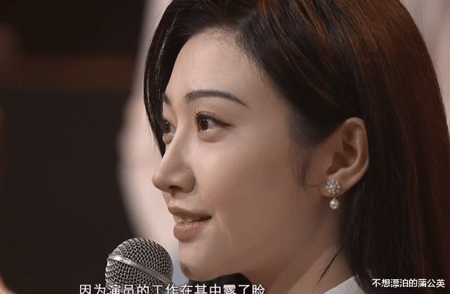 景甜|景甜录节目怼脸镜头曝光，生图脸型胖乎乎没下巴，和精修差距有点大