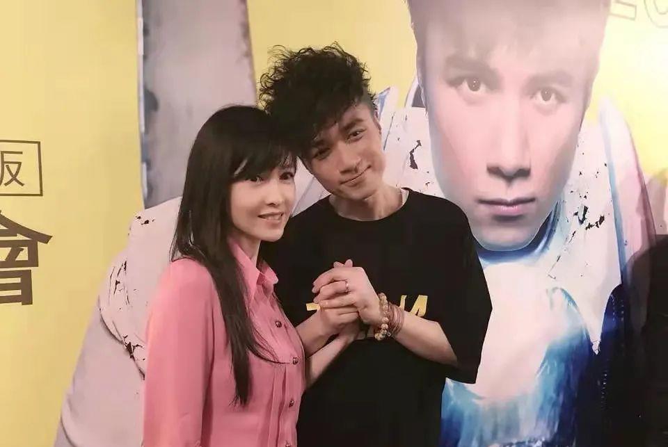 舒淇|晴格格塌鼻梁，嫦娥脸方，这10位女星不整容也好看