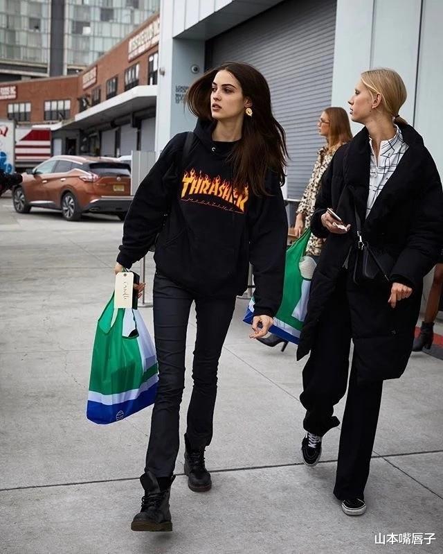 卫衣|岳云鹏老婆光头长成短发！打扮富态有旺夫相，穿1万块卫衣真时髦