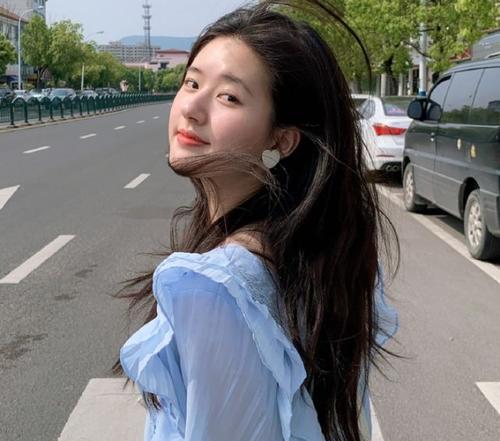 赵露思|“吻戏专业户”赵露思，连拍吻戏5小时，男主直接送去医院吸氧？