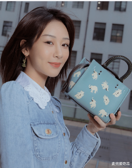 杨紫|杨紫活动生图曝光？面部肿胀脸又僵了，网友质疑打完针还没恢复好？