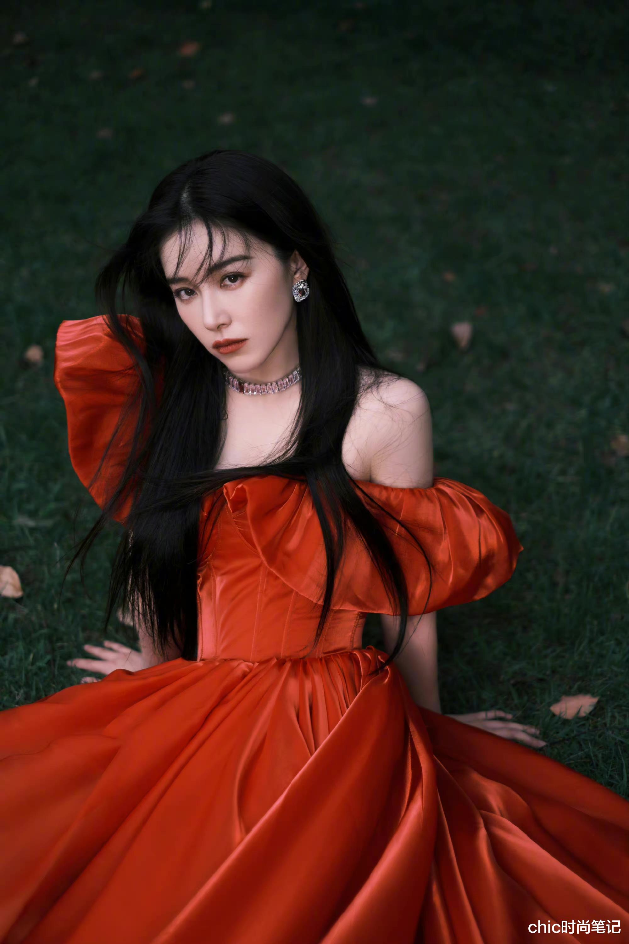 chic时尚笔记|《乔家的儿女》三丽出圈了，原生的脸，完美诠释复古挂历女郎